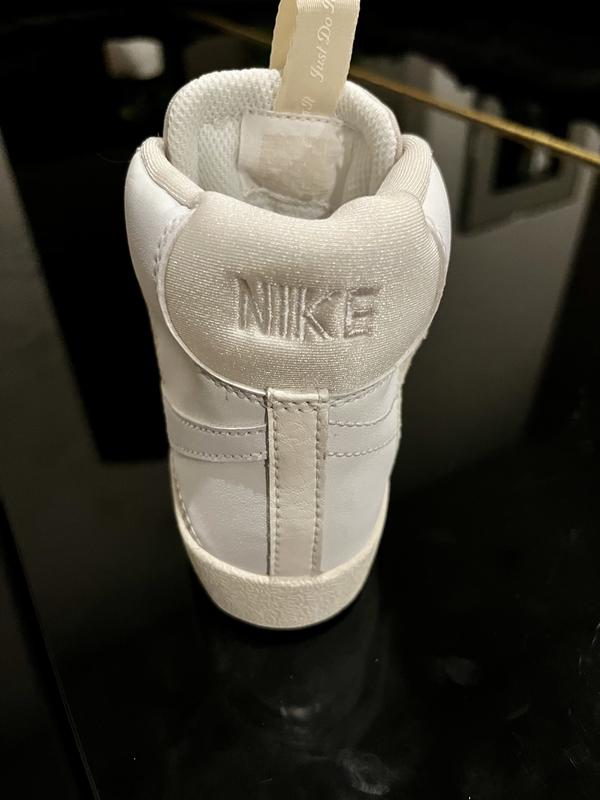 Customer photo for "Nice retro sneaker!"