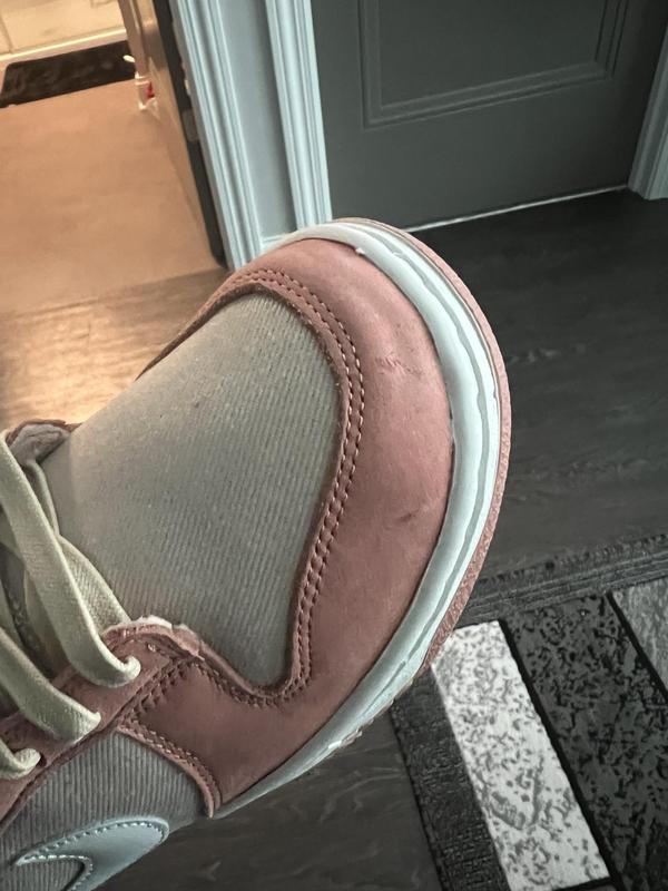 Customer photo for "Adhesive on the toe"