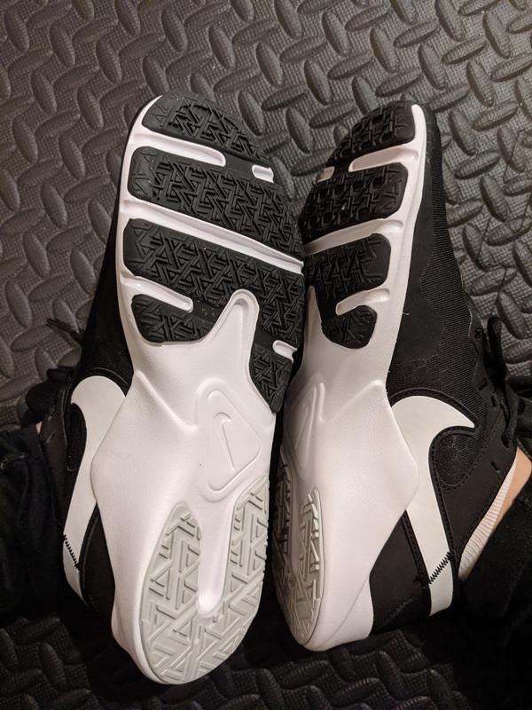 Nike Legend Essential 2