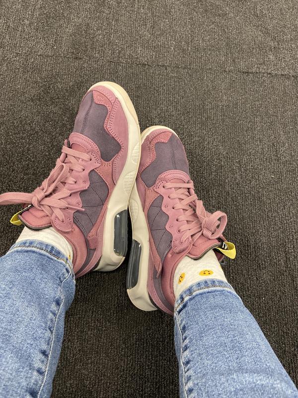 Customer photo for "Great shoe but mine has a defect"