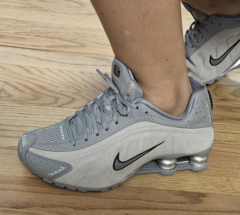 Nike Shox R4 Women display picture 1