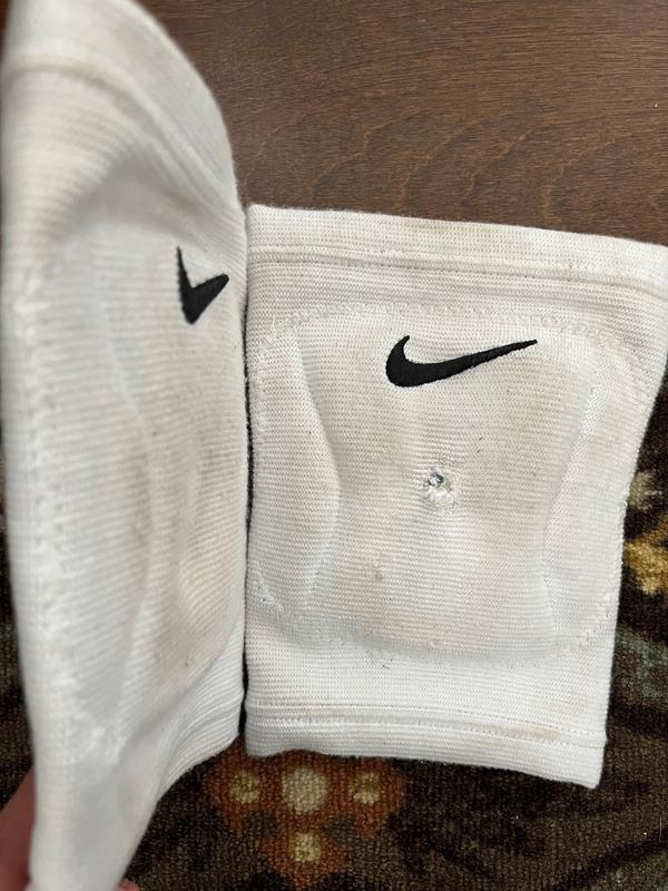 Nike Streak Dri-Fit Volleyball Knee Pads (White, XS/S)