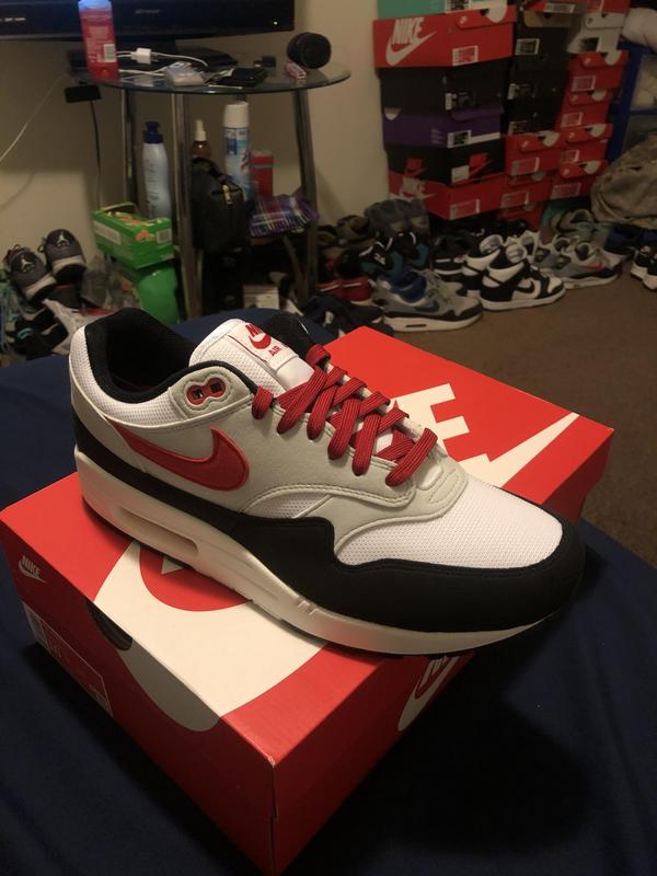 Hey Nike call me 🤙 check out the background lol