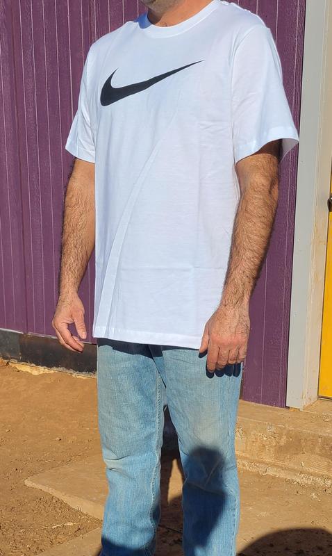 Nike Sportswear Swoosh shirt