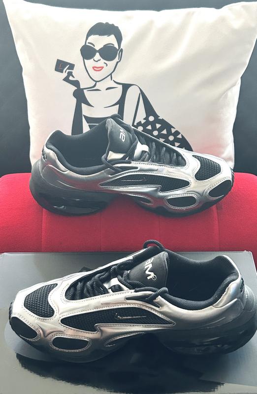 Customer photo for "I love my Nike Air Max!"