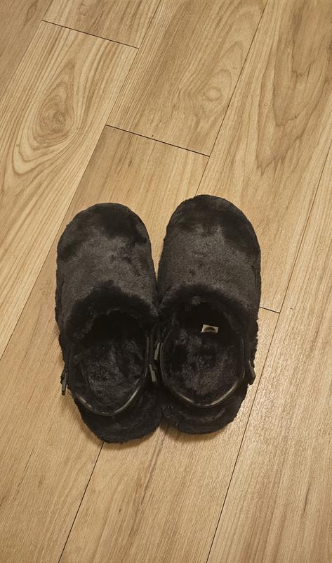 Customer photo for "These shoes are hard. It feels as if Im walking on the ground barefoot."