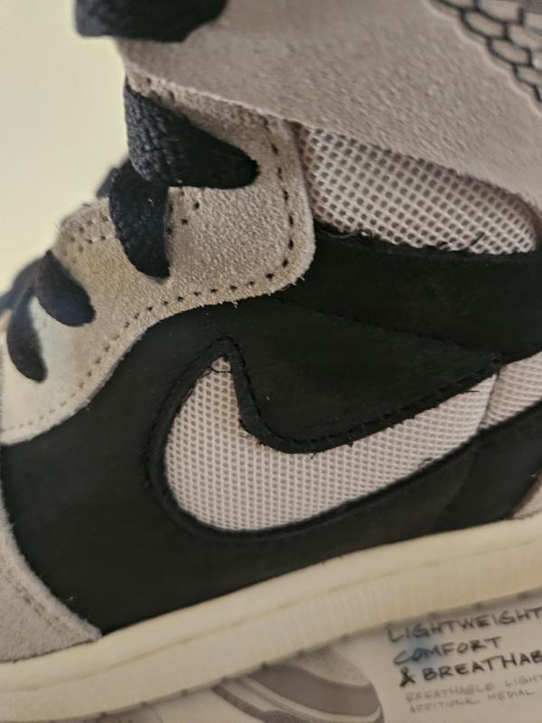Customer photo for "Dissatisfied with the quality of these shoes"