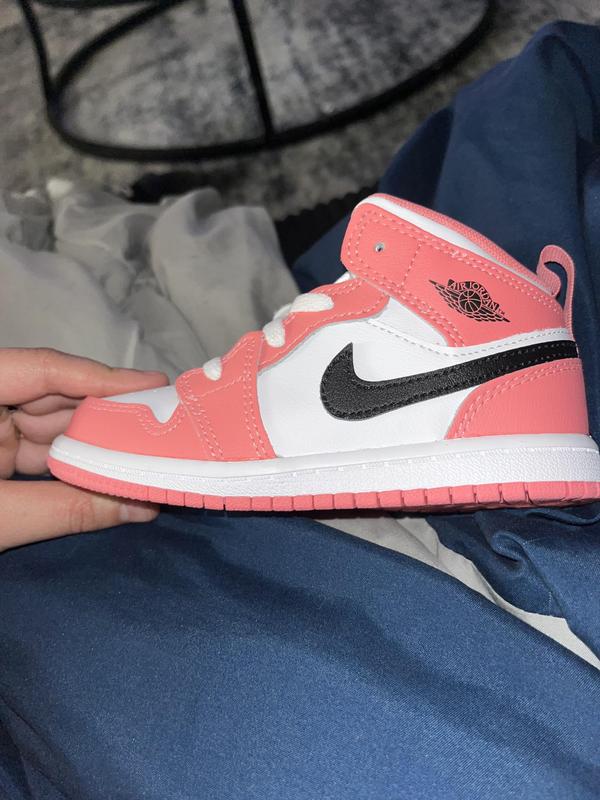 Customer photo for "Nike"