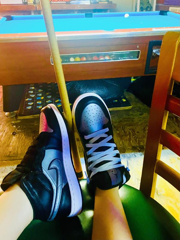 Customer photo for "Jordan 1 mid"