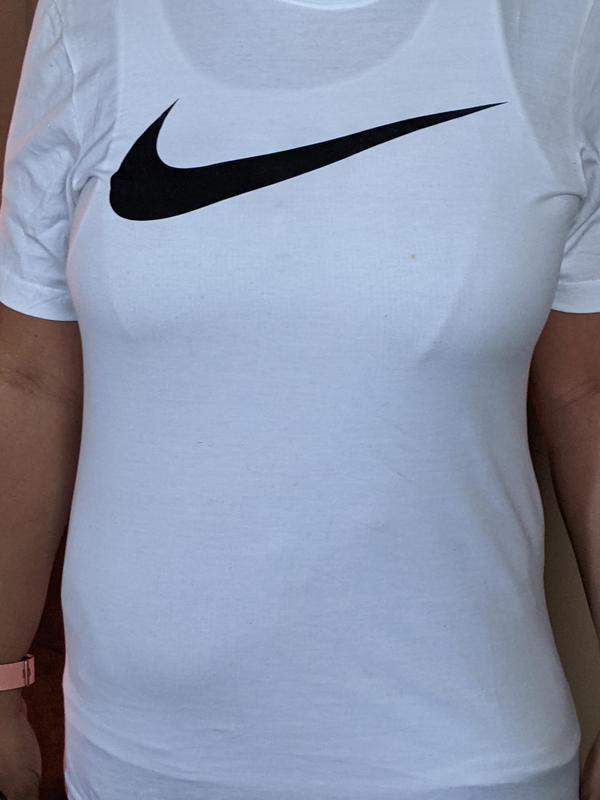 Nike Sportswear Swoosh shirt