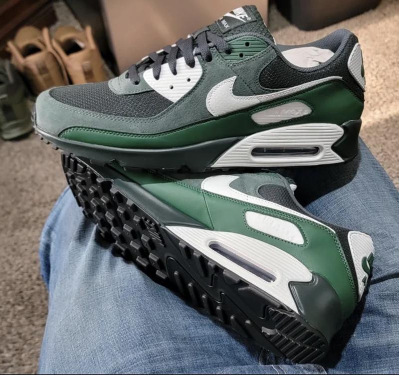 Customer photo for "Airmax 90 timeless and stylist shoes ever."