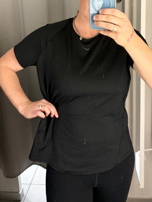 Customer photo for "Stretchy, lightweight fit"