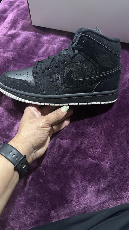 Customer photo for "Does not look like picture"