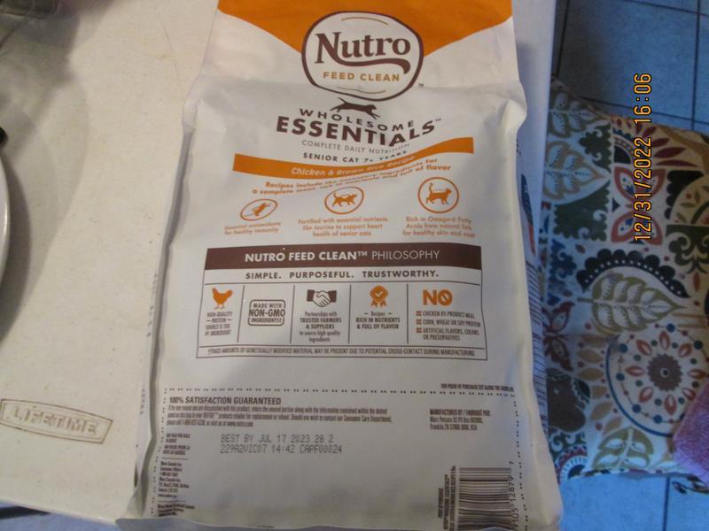 Nutro Wholesome Essentials Senior Indoor Dry Cat Food for Healthy