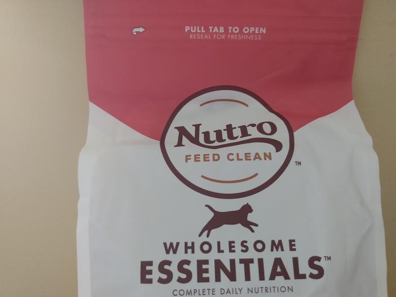 Nutro Wholesome Essentials Natural Dry Cat Food Adult Cat Salmon