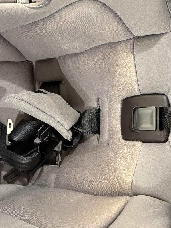 Discoloration and fabric pilling at the bottom after less than 3 months of infrequent use. Super disappointing.