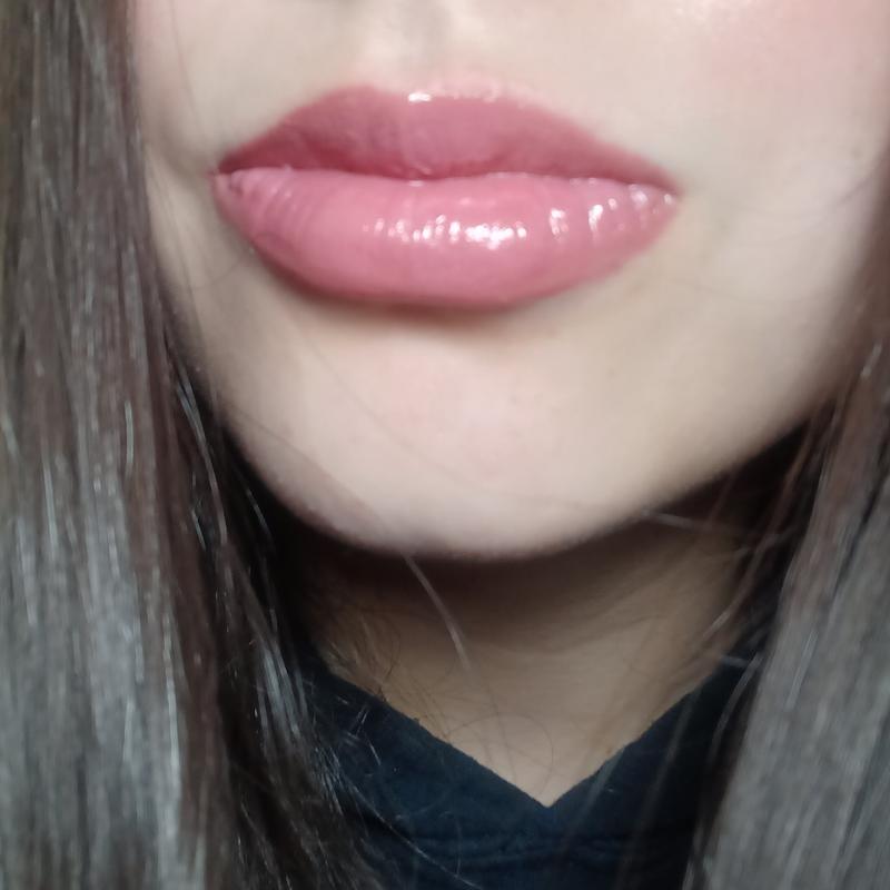 Shade: Eclair (used to blend a brown liner and plum shade)