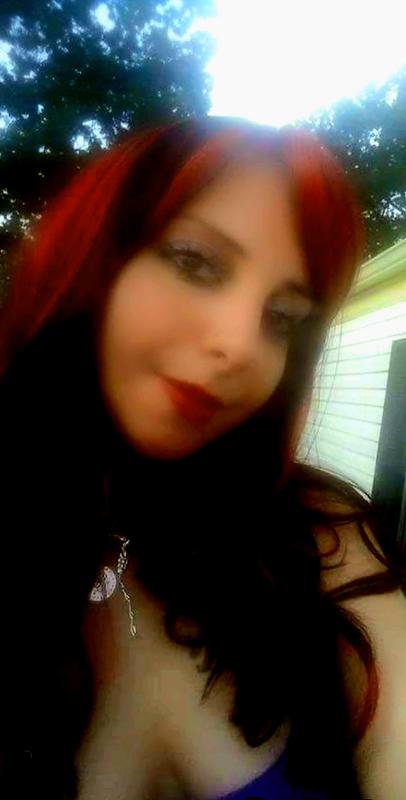 Beautiful 😍 eyes, and make up!!