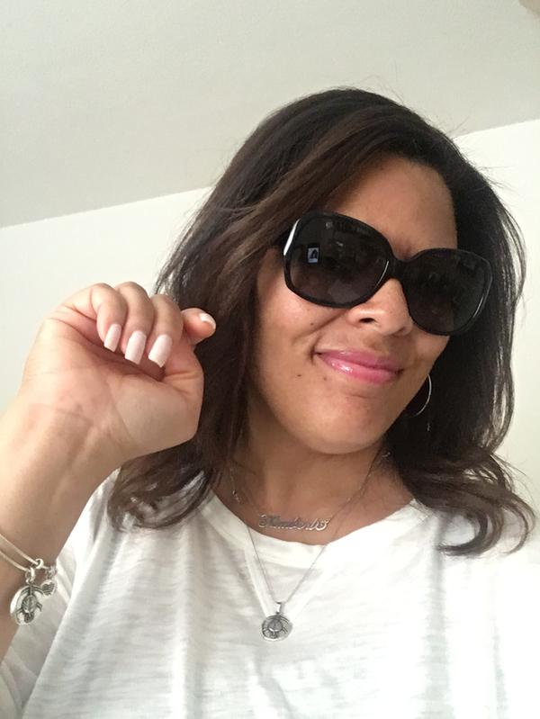 I applied this color on lightly this day. That's the fun part this lipstick can go on lightly or more bright pink !