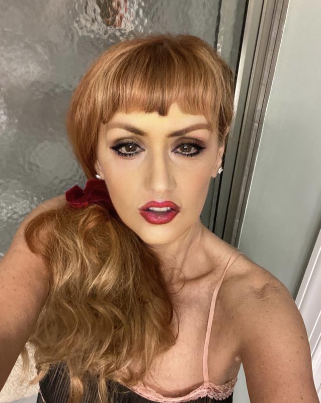 Brows done with Warm Neutrals palette, shades 4 and 6.
