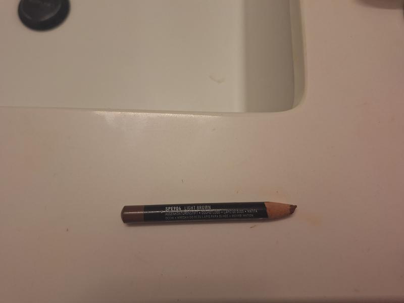 Customer photo for "The shade is perfect, the product doesn't sharpen."