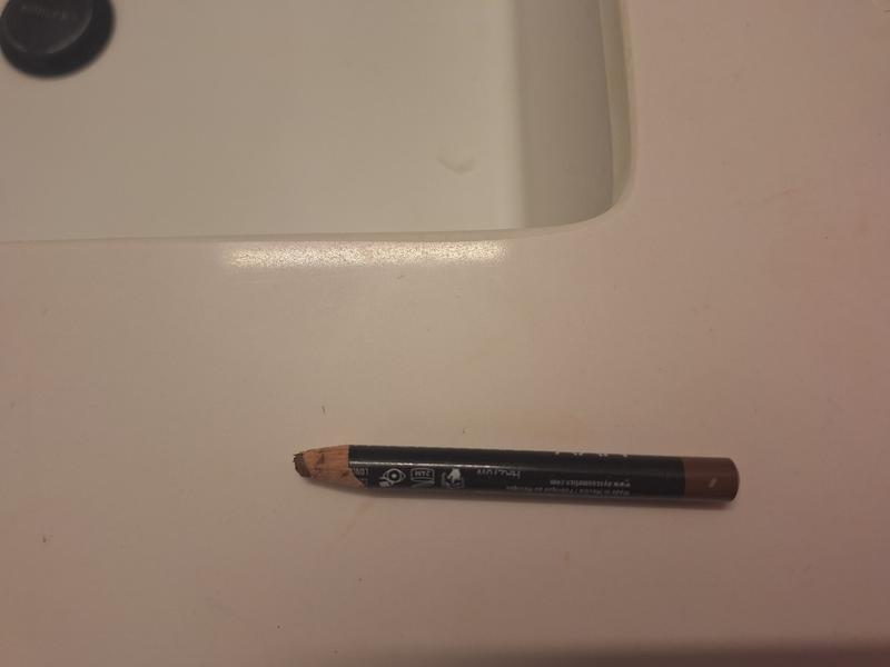 Customer photo for "The shade is perfect, the product doesn't sharpen."