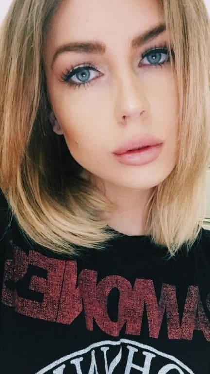 Photo Finish Foundation Primer underneath Studio Skin 15 hr wear