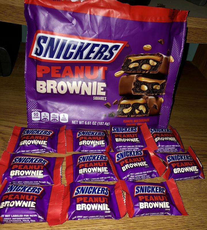 SNICKERS Peanut Brownie Squares Fun Size Chocolate Candy Bars Sharing Size  Bag, 6.61 oz