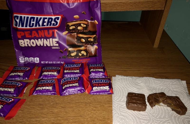 SNICKERS Peanut Brownie Squares Fun Size Chocolate Candy Bars Sharing Size  Bag, 6.61 oz