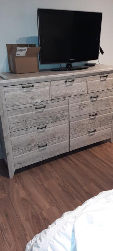 Woodson 9 deals drawer double dresser