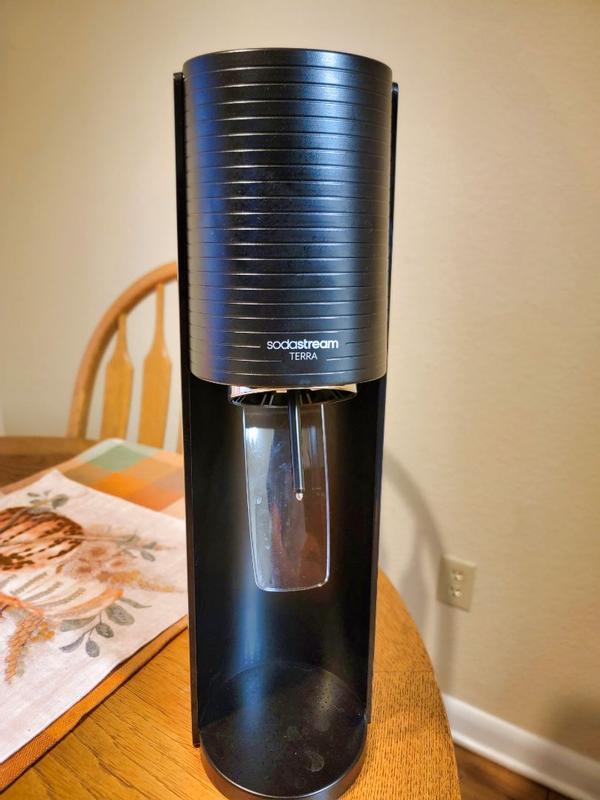 SodaStream White Soda Maker with Carbonator (Makes Sparkling Water