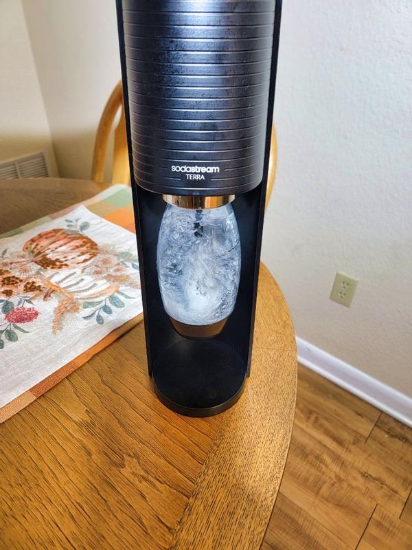 SodaStream White Soda Maker with Carbonator (Makes Sparkling Water