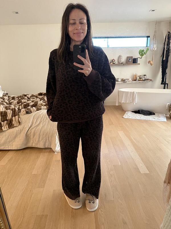 Customer photo for "Leopard lounge set"