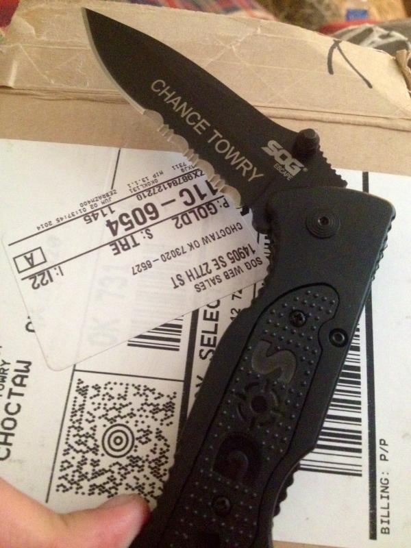 Escape - Black, Serrated | Professional Use Folding Knife