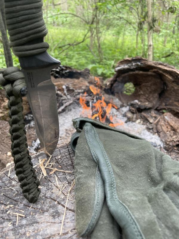 Easy to hold even with a pair of nomex gloves on.