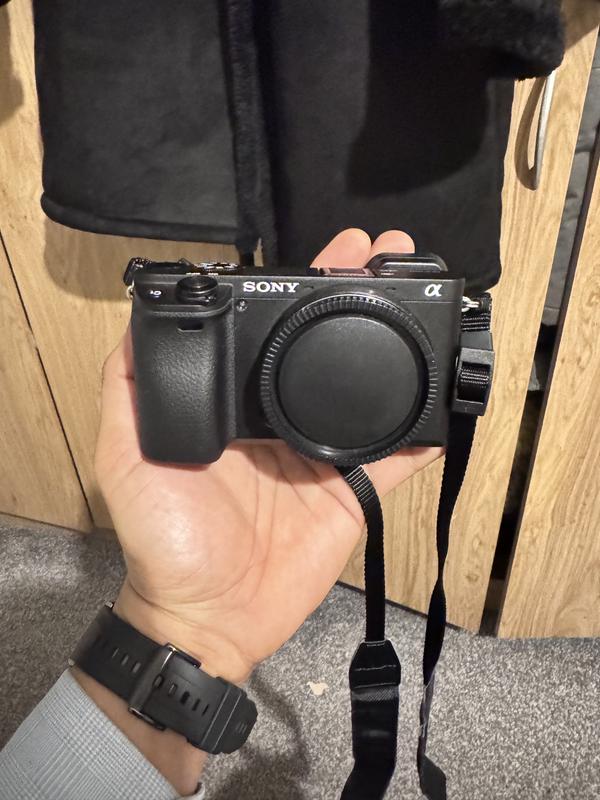 Sony Alpha A6400 with 18-135mm Lens Black | Henry's Sony Alpha A6400 with 18-135mm Lens Black | Henry's