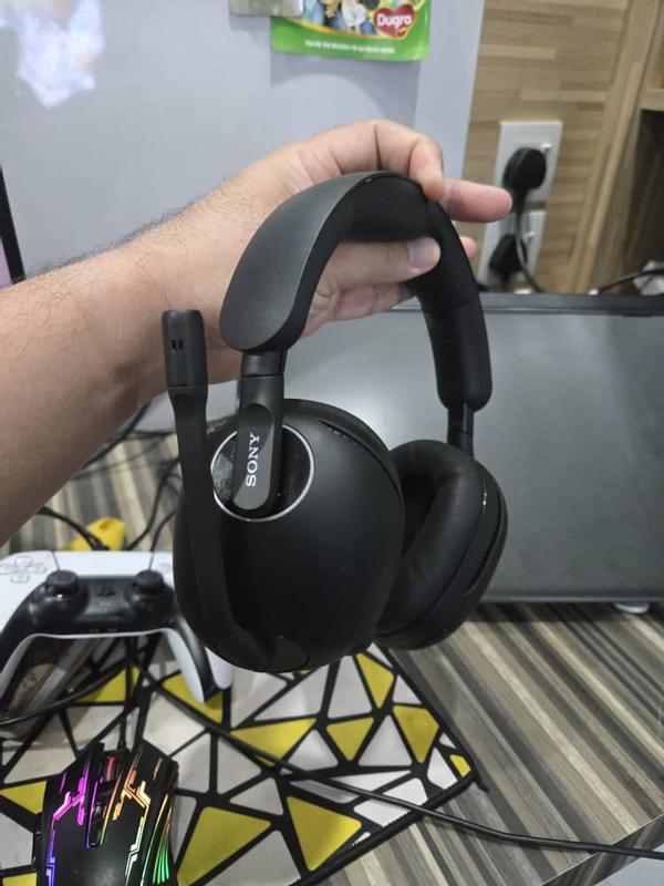 the headset in comparison with my hand