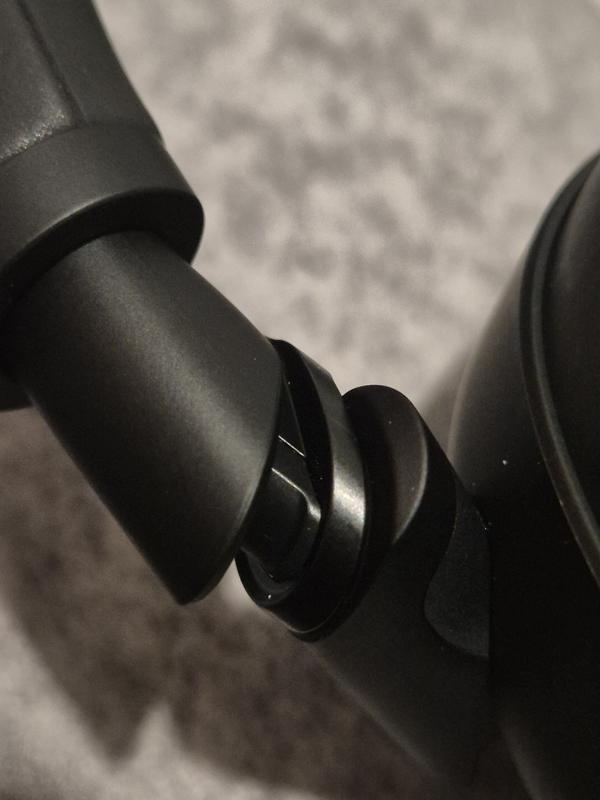 Reinforced metal hinges