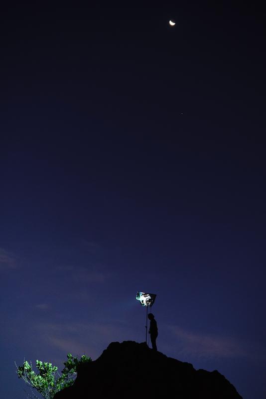 1/100 @ f2, ISO 3200