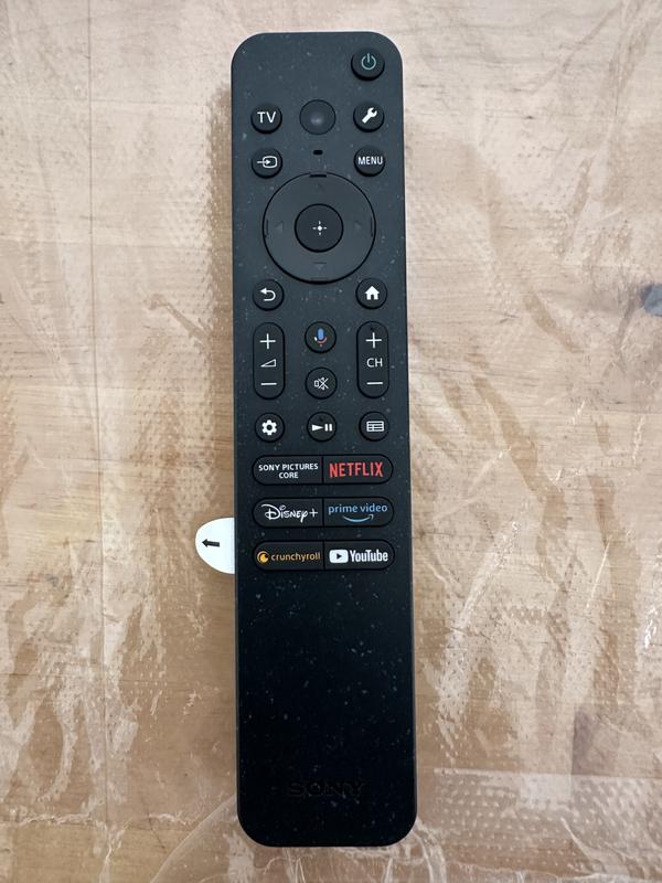 I do like that they added a speckle of paint like design on the USB - C remote