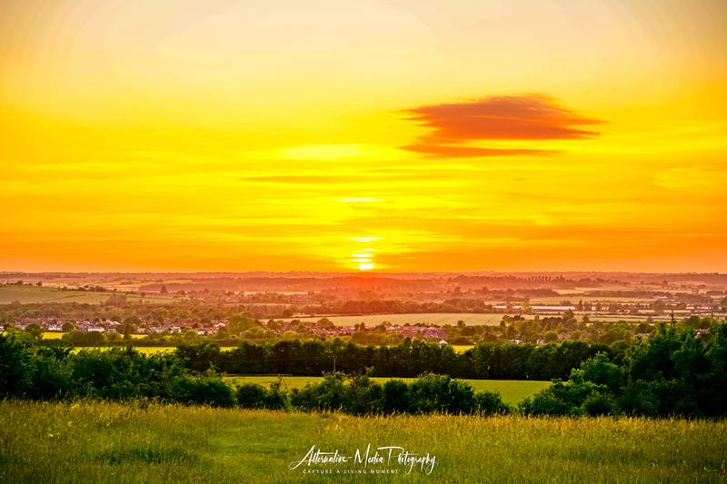 Sunset. f/8, 1/125s & 400 ISO.