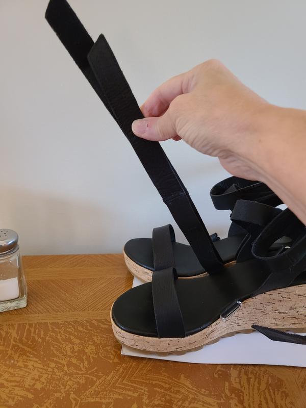 Left strap longer than right strap by 2 inched