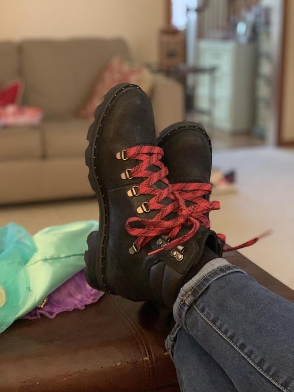 sorel hiking boots womens