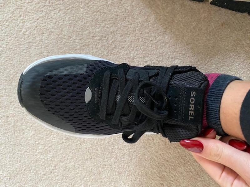 Soft and comfortable tongue and laces