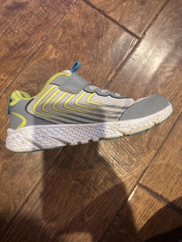 Different shoe than advertised