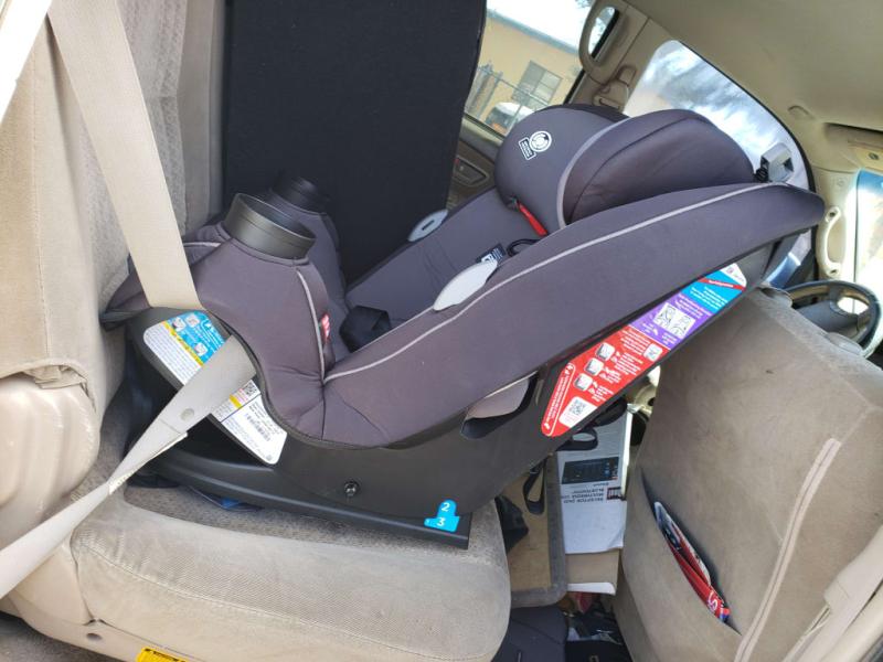 Safety 1st rear facing car outlet seat