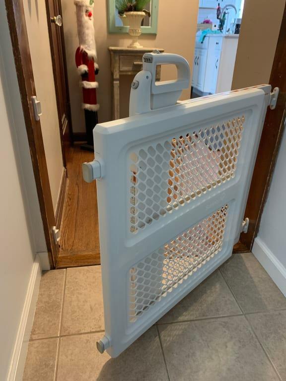 Safety 1st Lift, Lock & Swing Hardware and Pressure-Mounted Baby and Pet  Gate