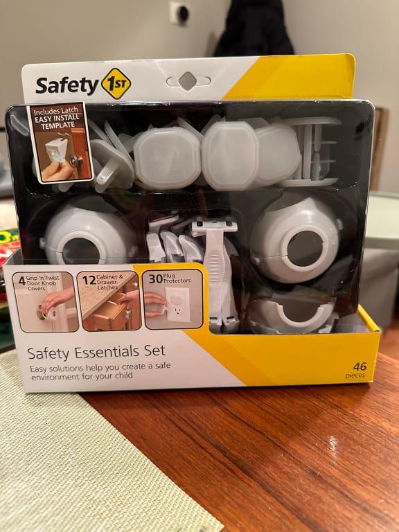 Safety 1st essential childproofing hot sale kit