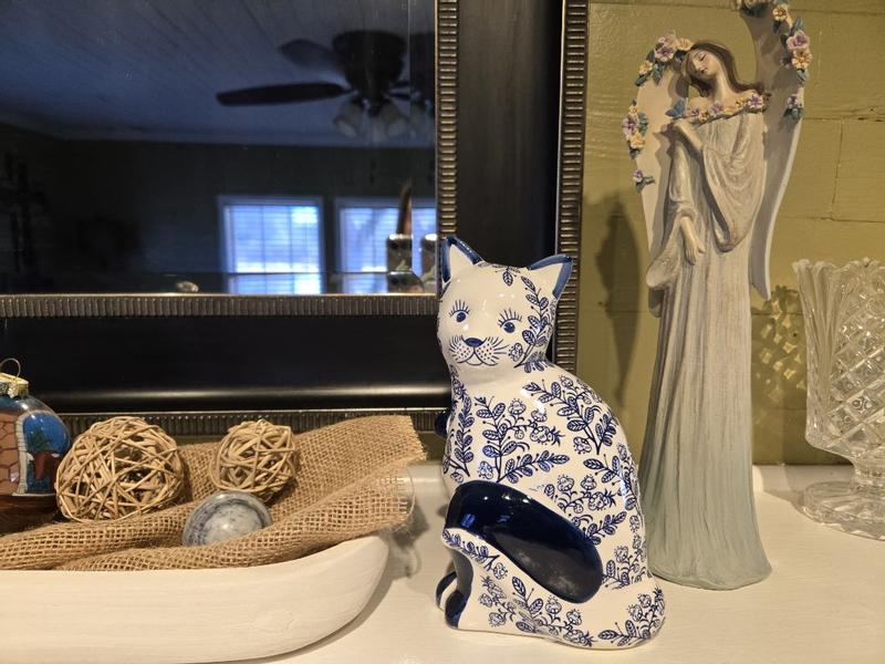 Liv & Skye Blue 5 in. x 8 in. Stoneware Novelty Sitting