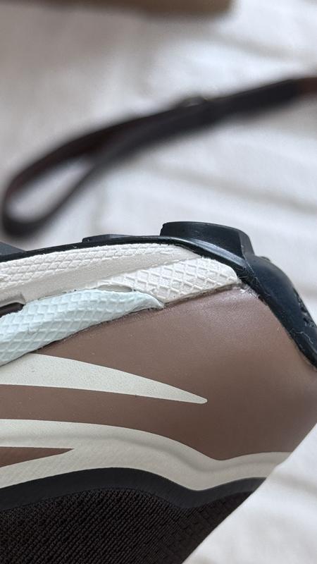 Customer photo for "Comfortable, but poorly made"